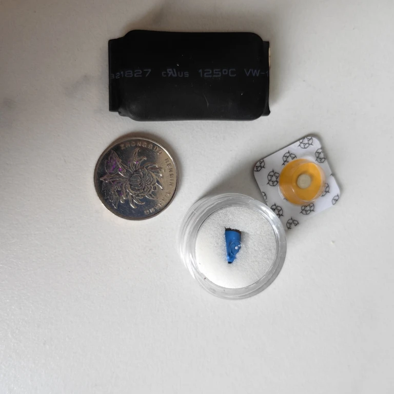 The Bluetooth headset module is equipped with a set of ultra-small modules for headphones. - Image 2